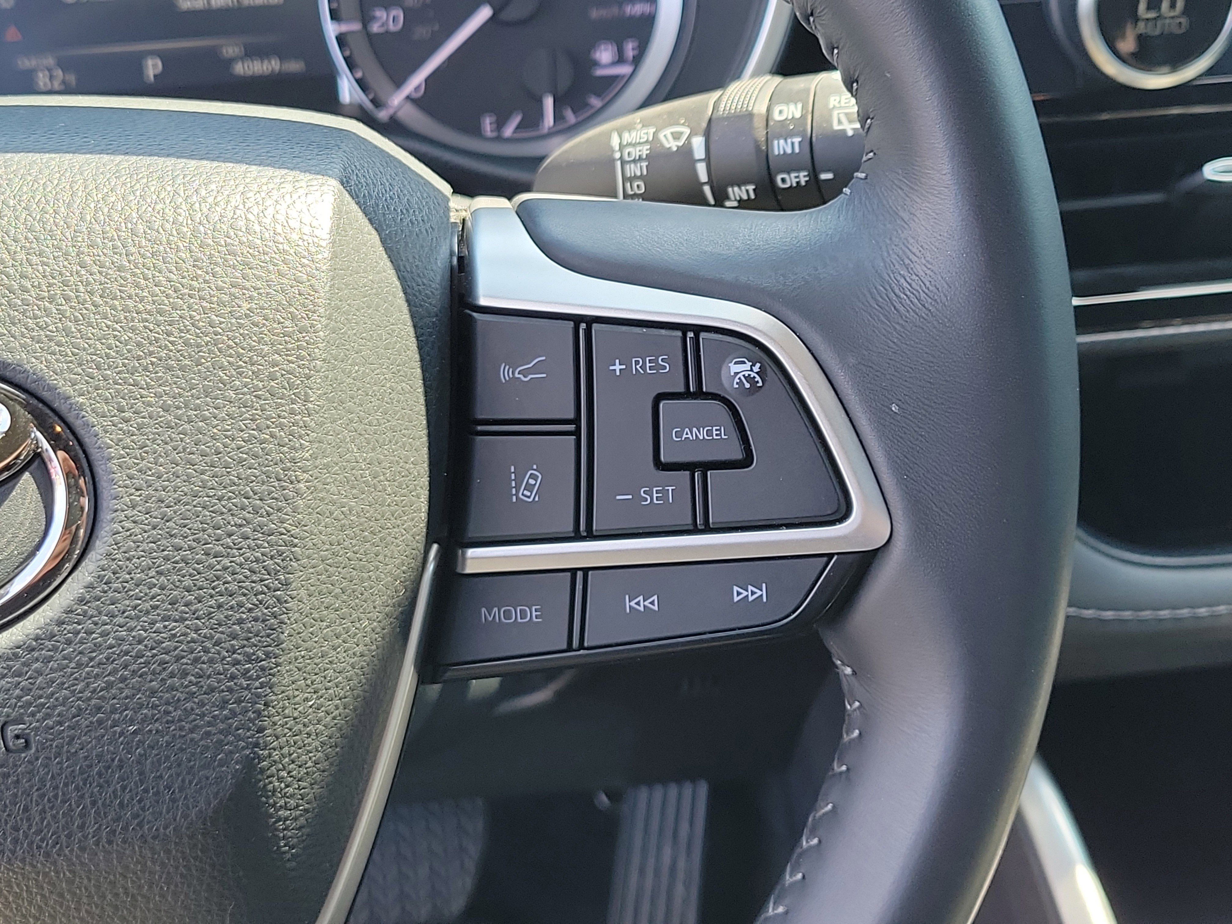 Used 2023 Toyota Highlander XSE image 23