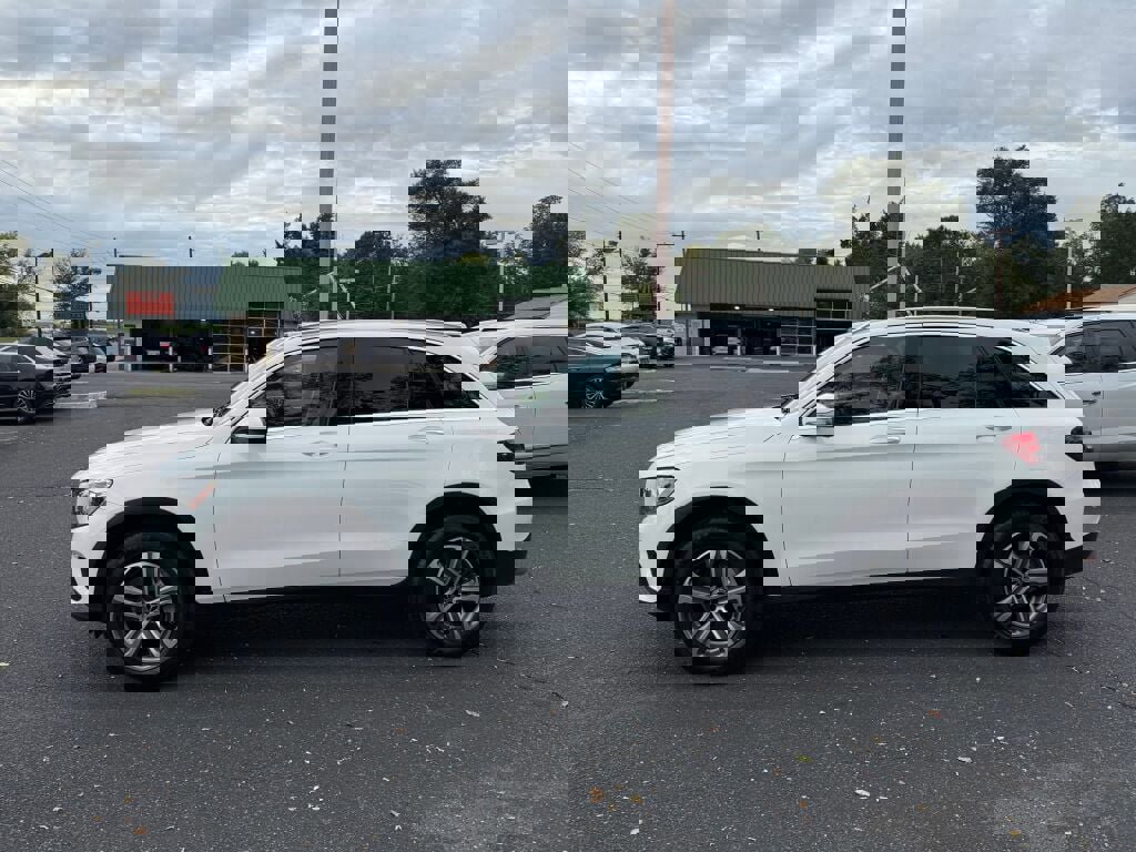 Used 2019 Mercedes-Benz GLC 300 4MATIC image 4