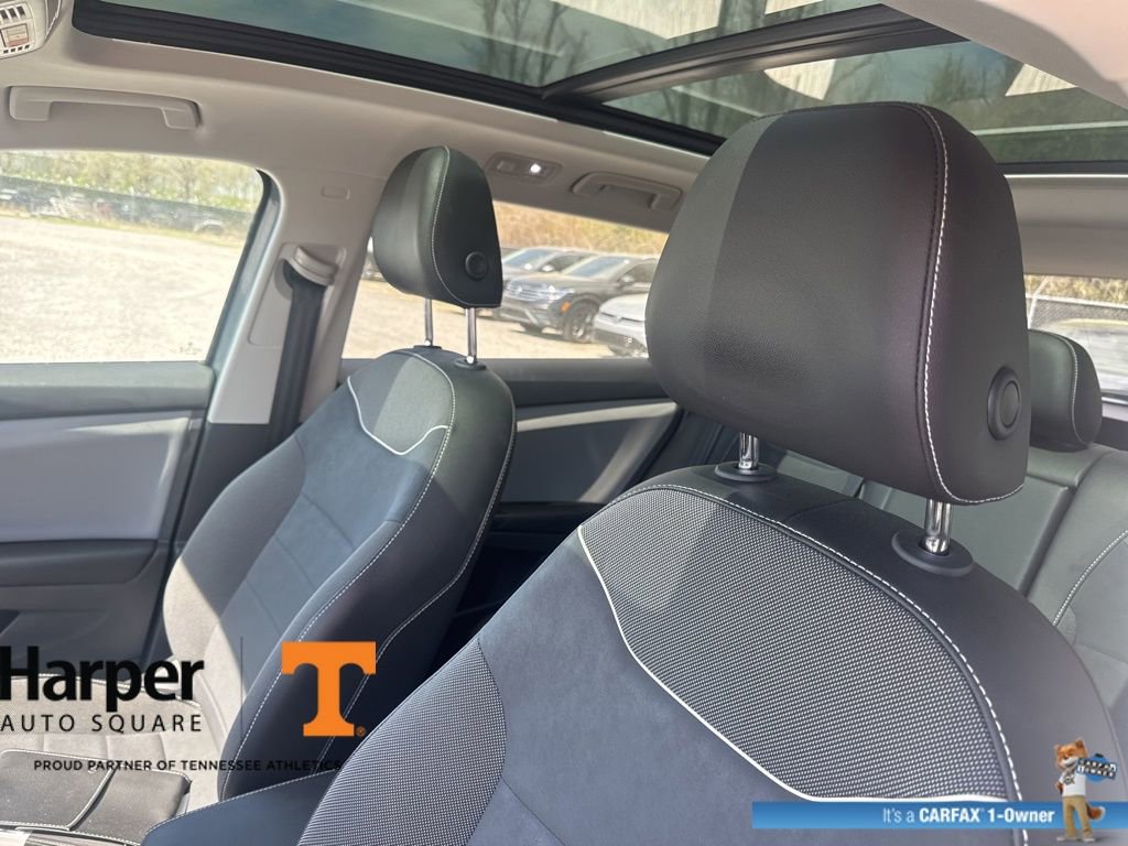 Used 2023 Volkswagen Taos SE w/ Panoramic Sunroof Package image 12