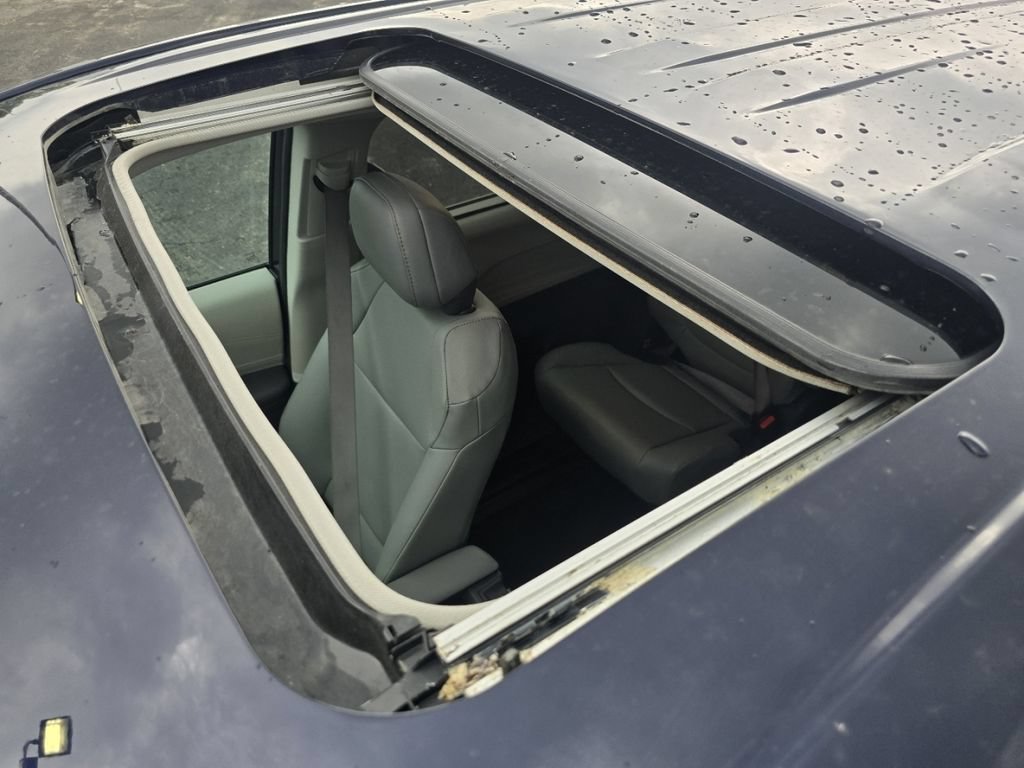 Certified 2024 Toyota Sienna XLE FWD image 3