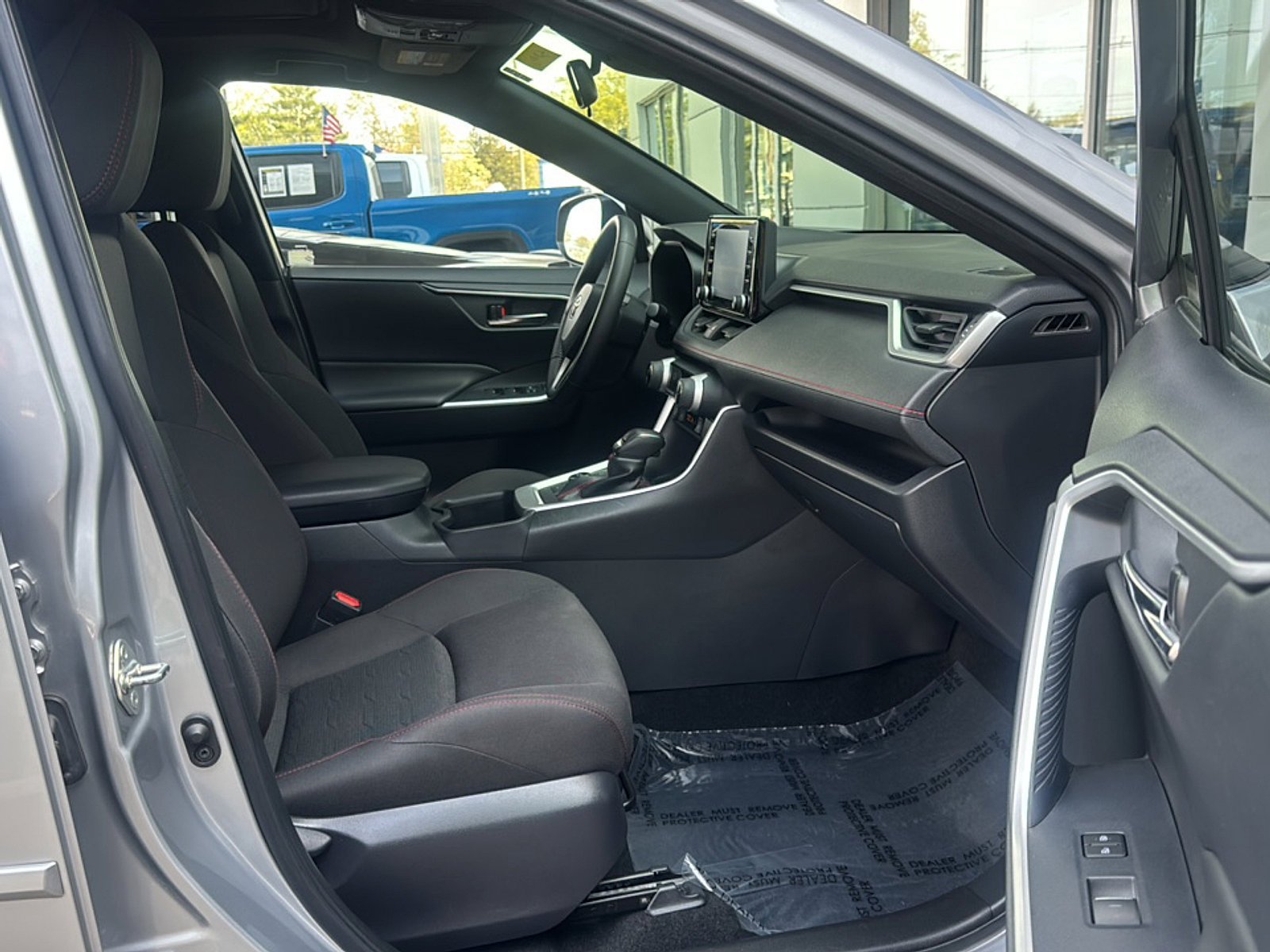 Used 2022 Toyota RAV4 SE w/ Weather & Moonroof Package AWD/4WD image 14
