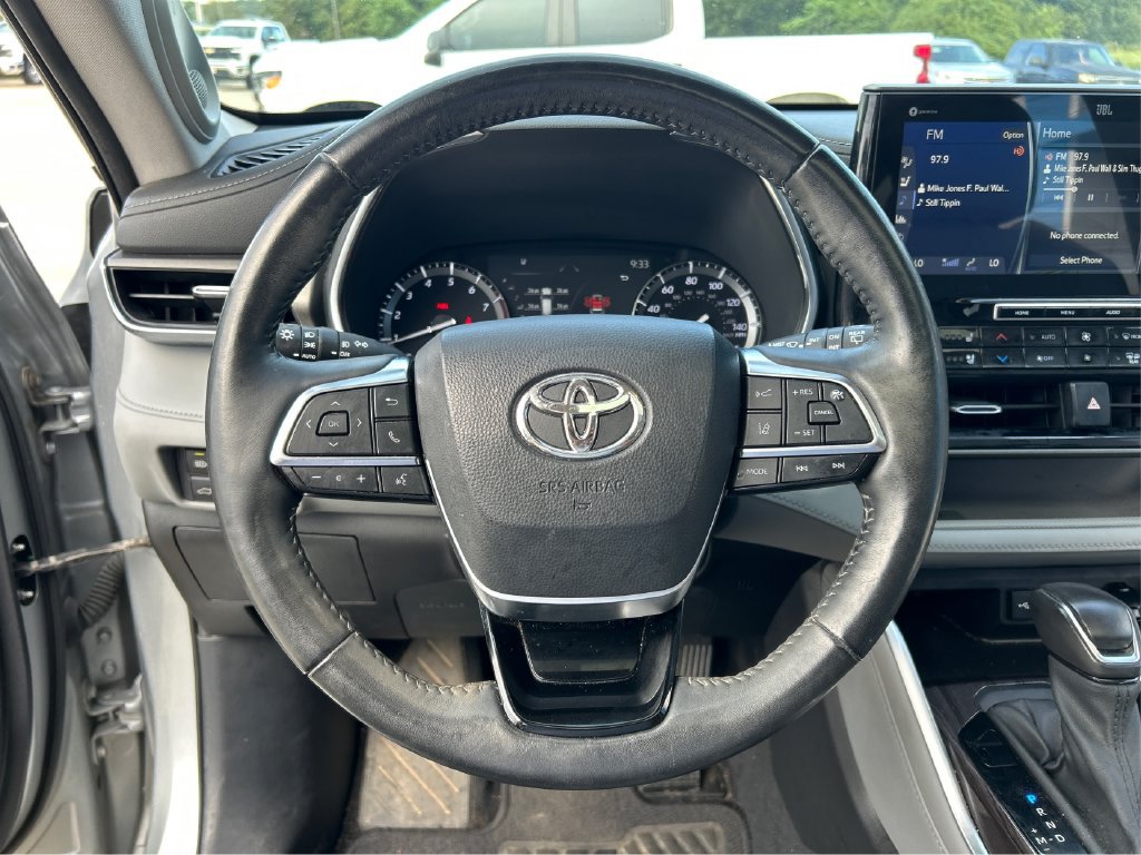 Used 2020 Toyota Highlander Limited FWD image 16