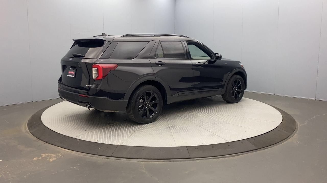 Used 2023 Ford Explorer ST-Line AWD/4WD image 5