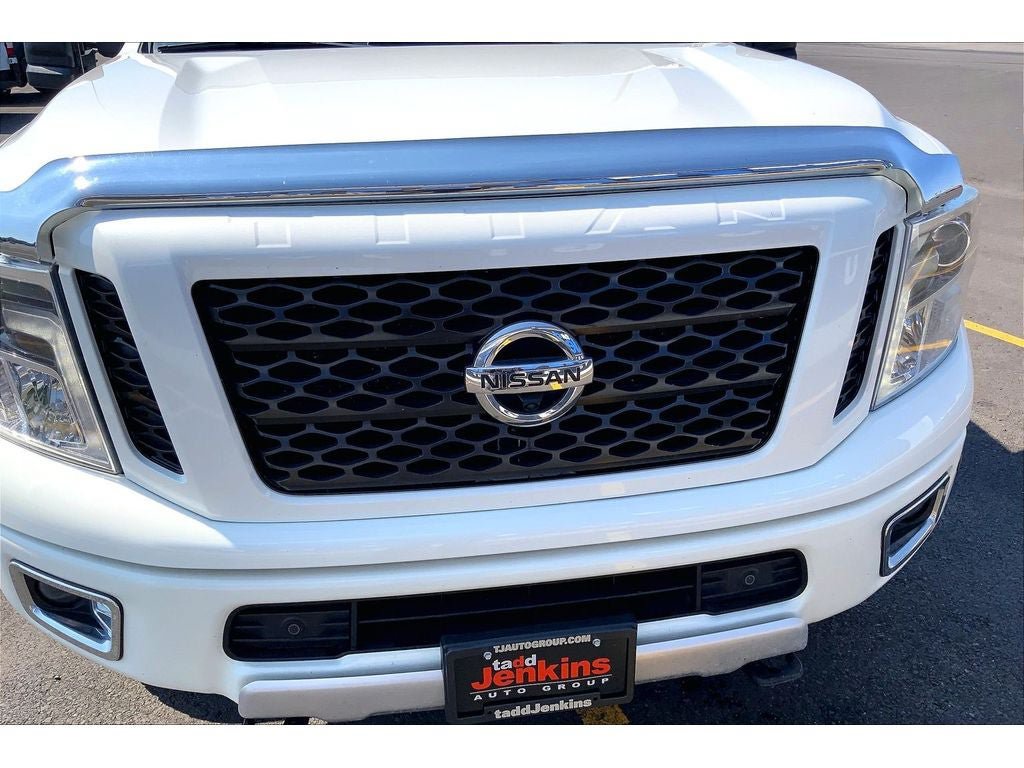 Used 2018 Nissan Titan PRO-4X w/ Pro-4x Convenience Package AWD/4WD image 31