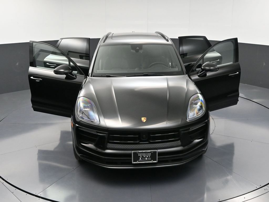 Certified 2023 Porsche Macan Turbo image 33