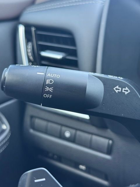 Used 2023 Nissan Rogue SL w/ SL Premium Package image 31