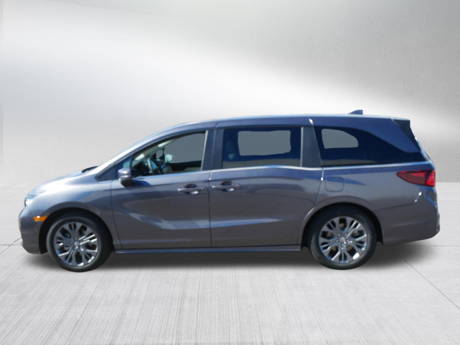 Certified 2026 Honda Odyssey Touring image 4
