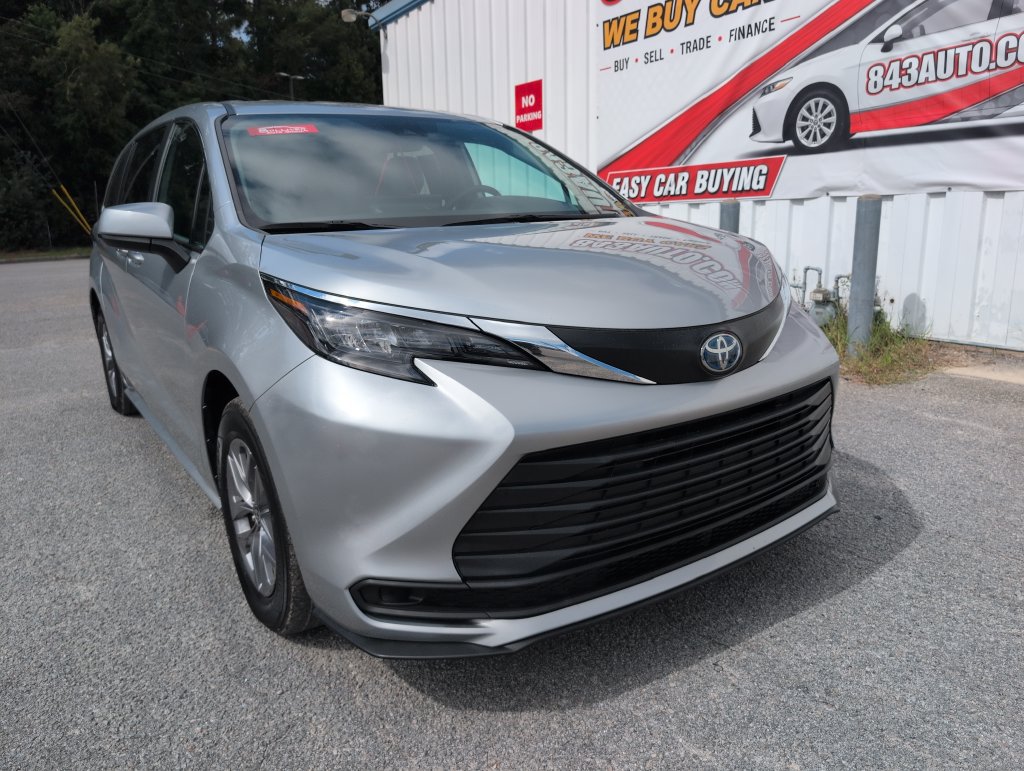 Used 2025 Toyota Sienna LE