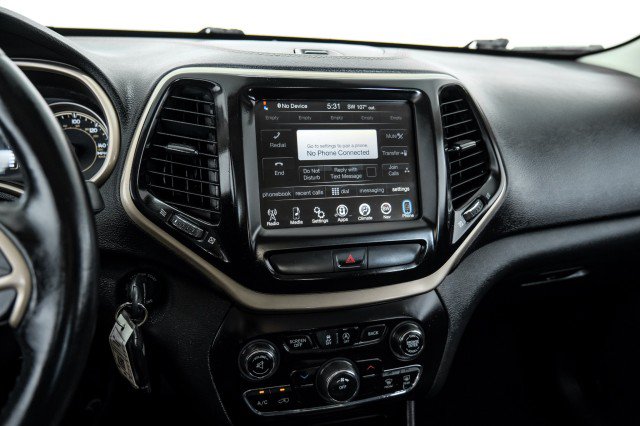 Used 2016 Jeep Cherokee Latitude AWD/4WD image 24