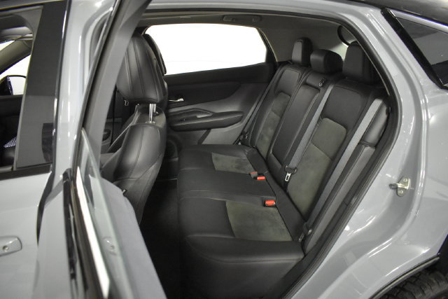 Used 2024 Nissan Ariya AWD image 30