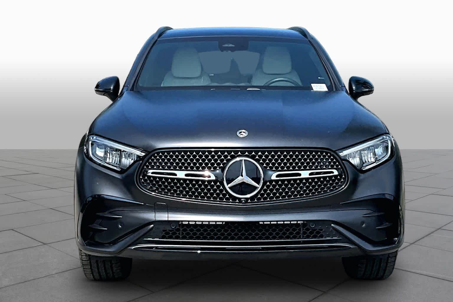 Used 2024 Mercedes-Benz GLC 300 4MATIC image 4