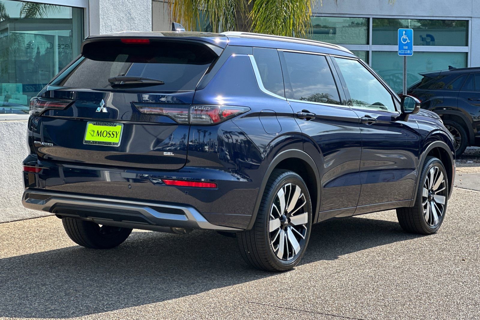 New 2025 Mitsubishi Outlander SEL image 4