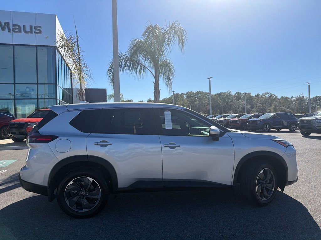 Used 2024 Nissan Rogue SV image 9