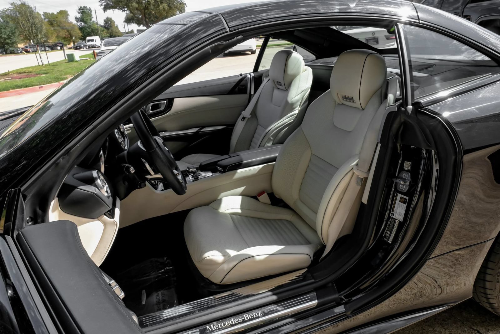 Used 2020 Mercedes-Benz SL 550 image 41