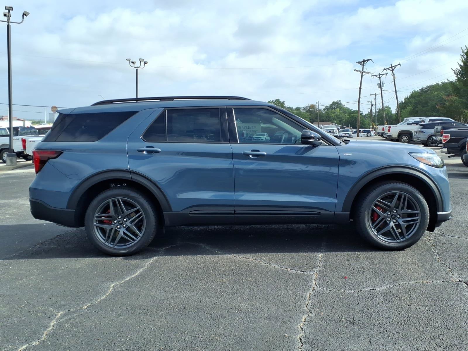 New 2026 Ford Explorer ST-Line w/ ST-Line Street Pack RWD image 4