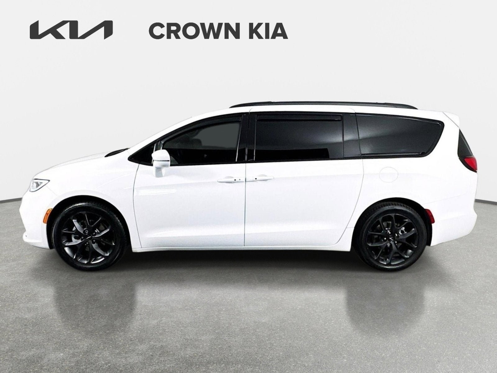 Used 2021 Chrysler Pacifica Touring-L w/ Uconnect Theater Family Group FWD image 9