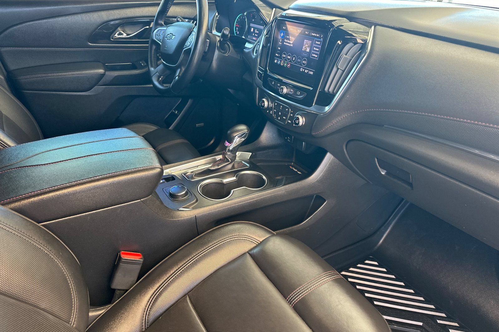 Used 2023 Chevrolet Traverse RS FWD image 17