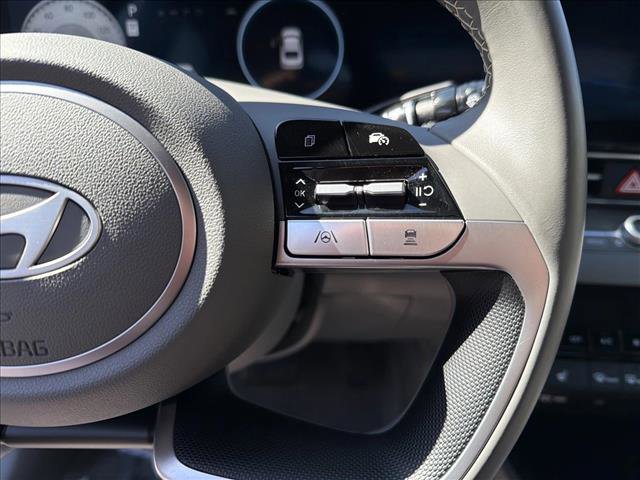 Used 2025 Hyundai Elantra SEL FWD image 15