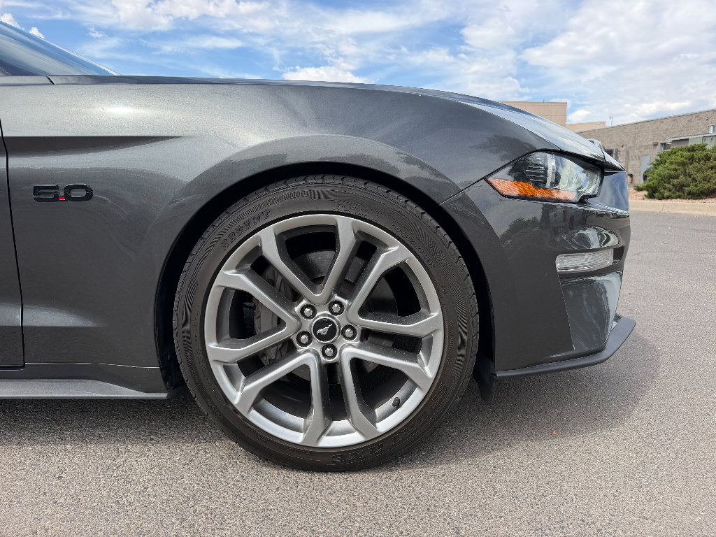 Used 2018 Ford Mustang GT Premium w/ Black Accent Package RWD image 4