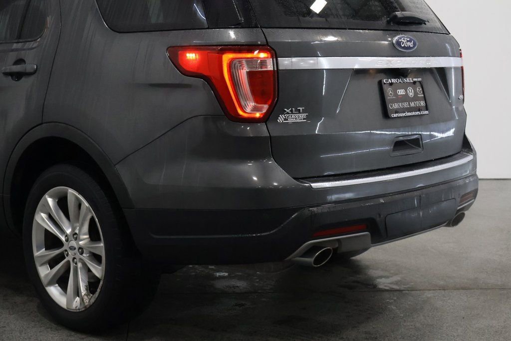 Used 2018 Ford Explorer XLT w/ Equipment Group 202A image 10
