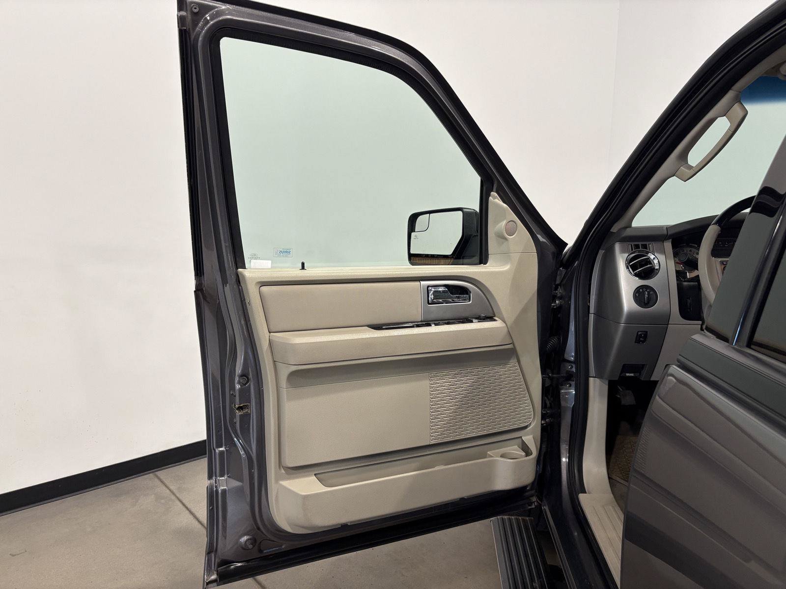 Used 2012 Ford Expedition Limited AWD/4WD image 10