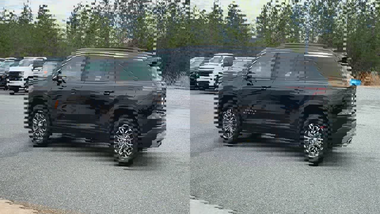 Used 2025 Chevrolet Traverse LT image 6