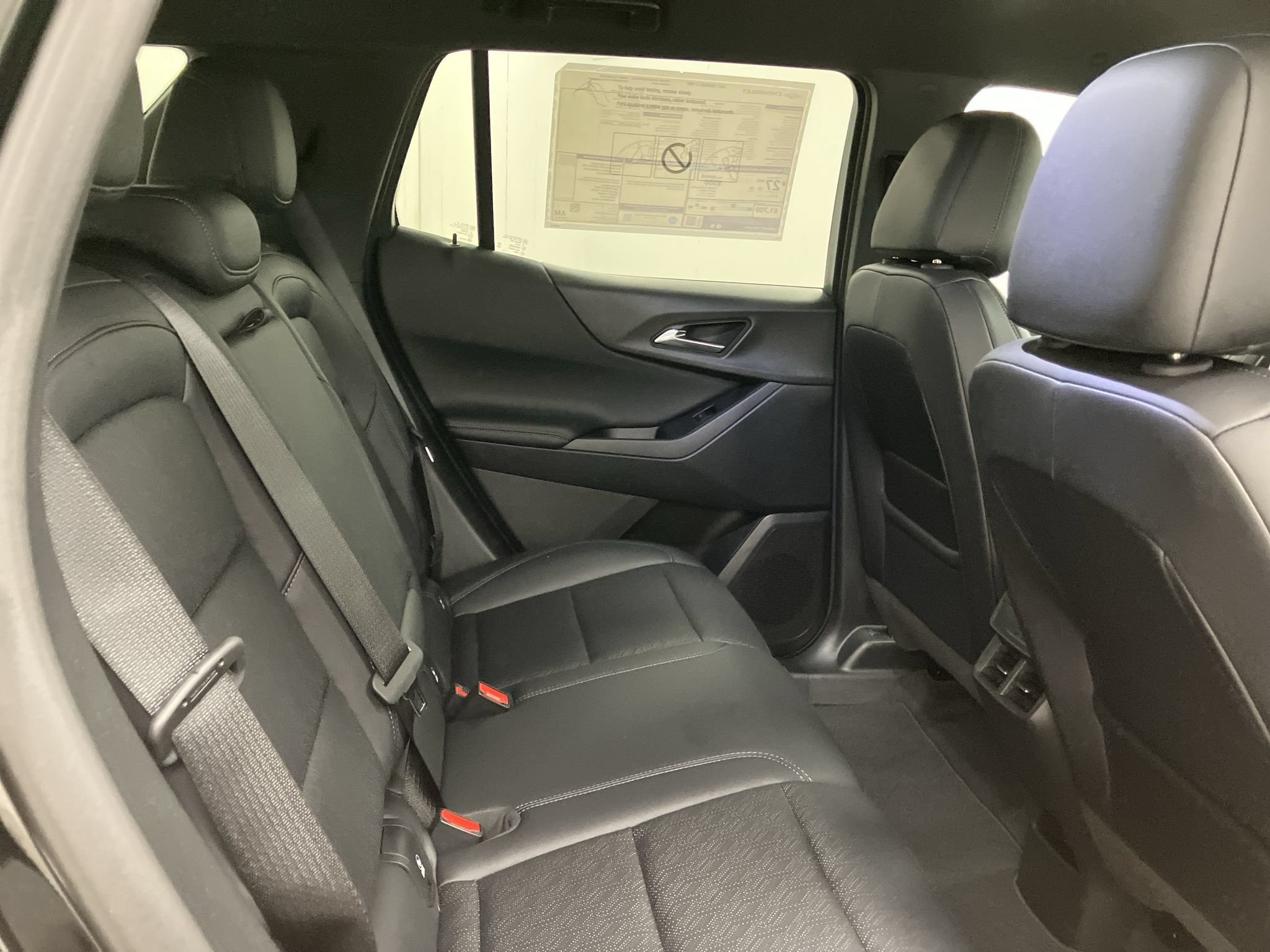 New 2027 Chevrolet Equinox LT w/ Convenience Package II FWD image 17