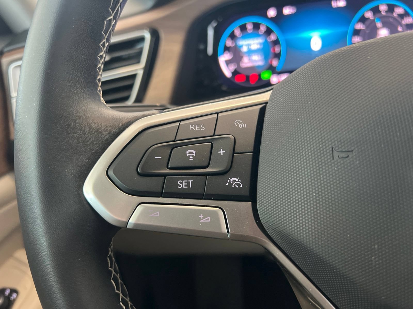 Certified 2026 Volkswagen Atlas SE FWD image 21