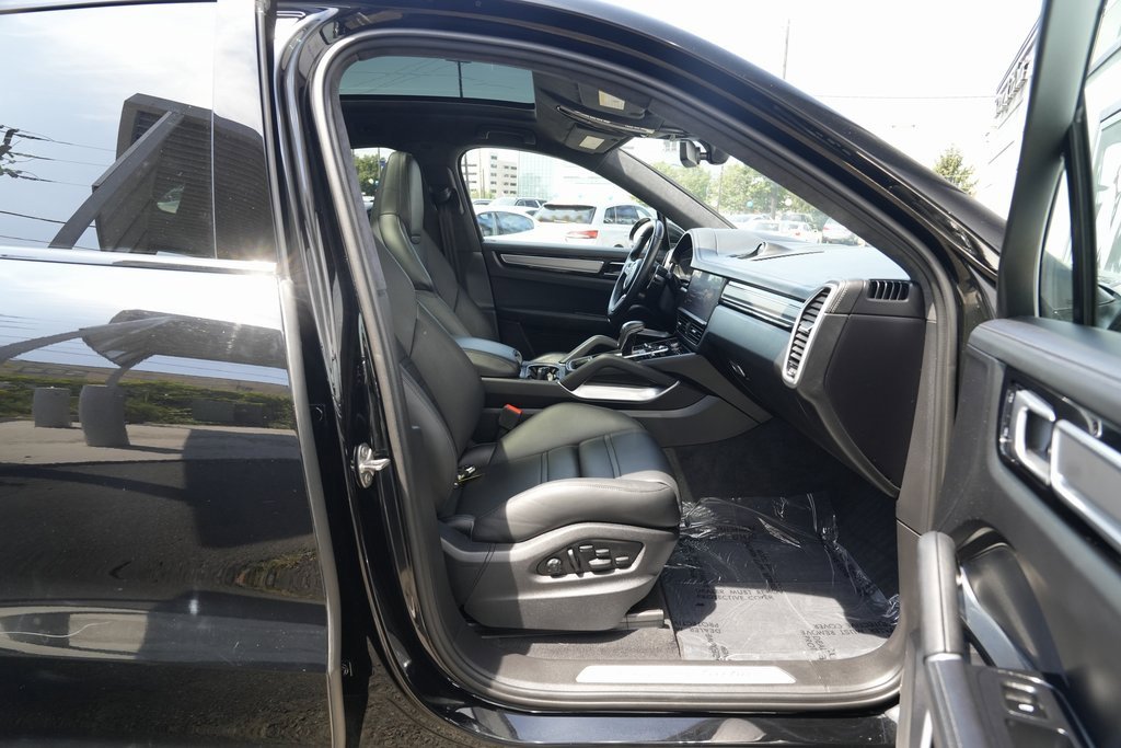 Used 2022 Porsche Cayenne Turbo image 20