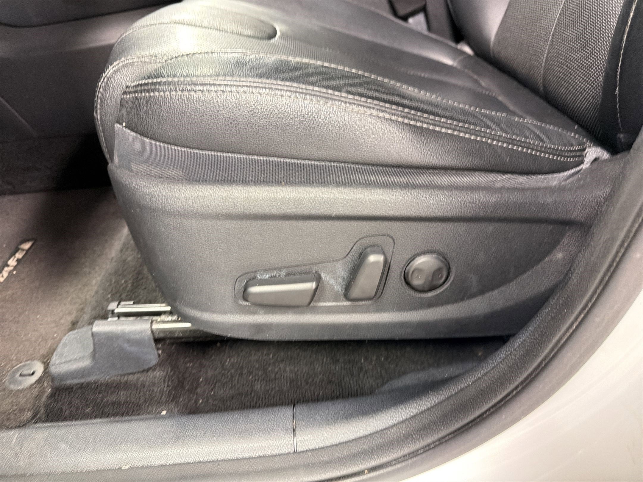 Used 2019 Hyundai Santa Fe Limited image 13