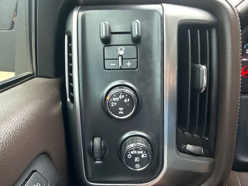 Used 2015 Chevrolet Silverado 1500 LTZ Z71 w/ LTZ Plus Package AWD/4WD image 24