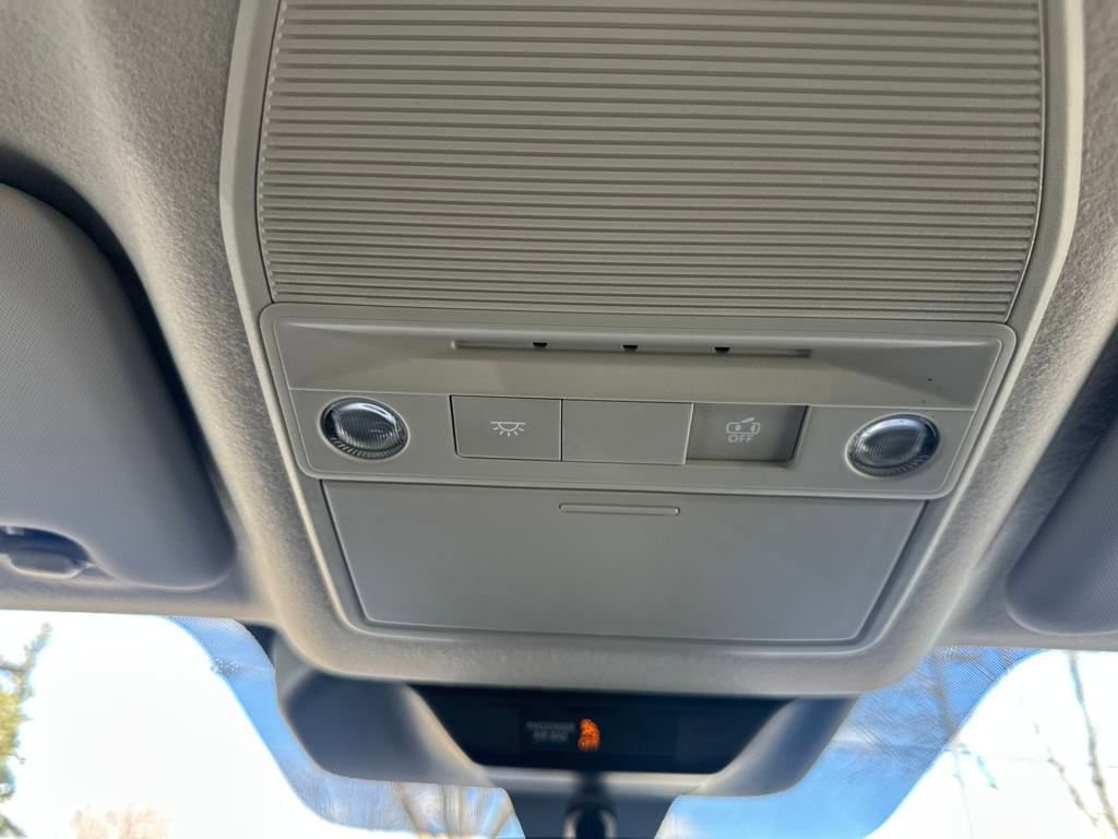 New 2025 Nissan Kicks SR image 28