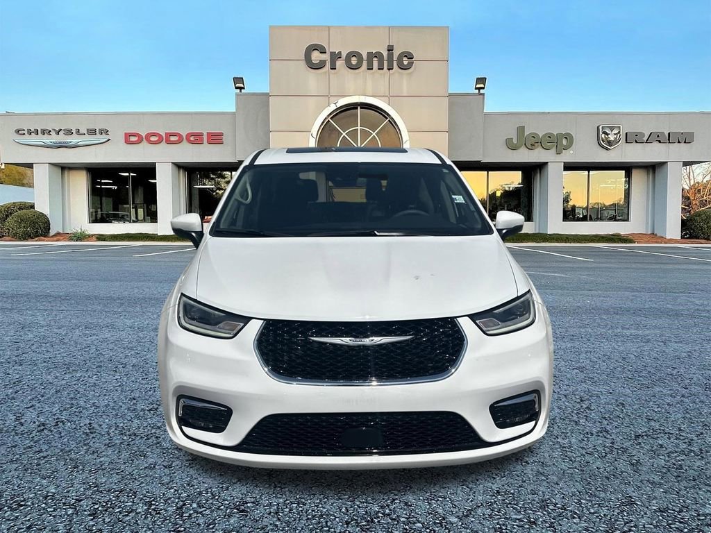 Used 2023 Chrysler Pacifica Touring-L FWD image 2