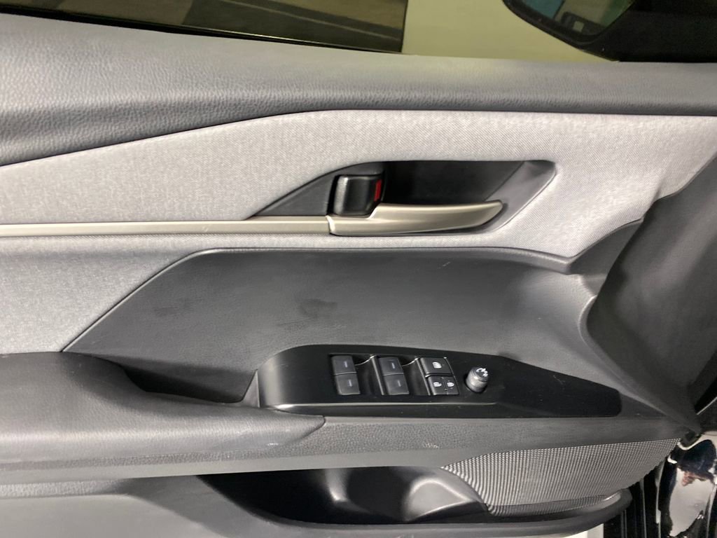 Used 2025 Toyota Camry LE w/ Convenience Package image 11