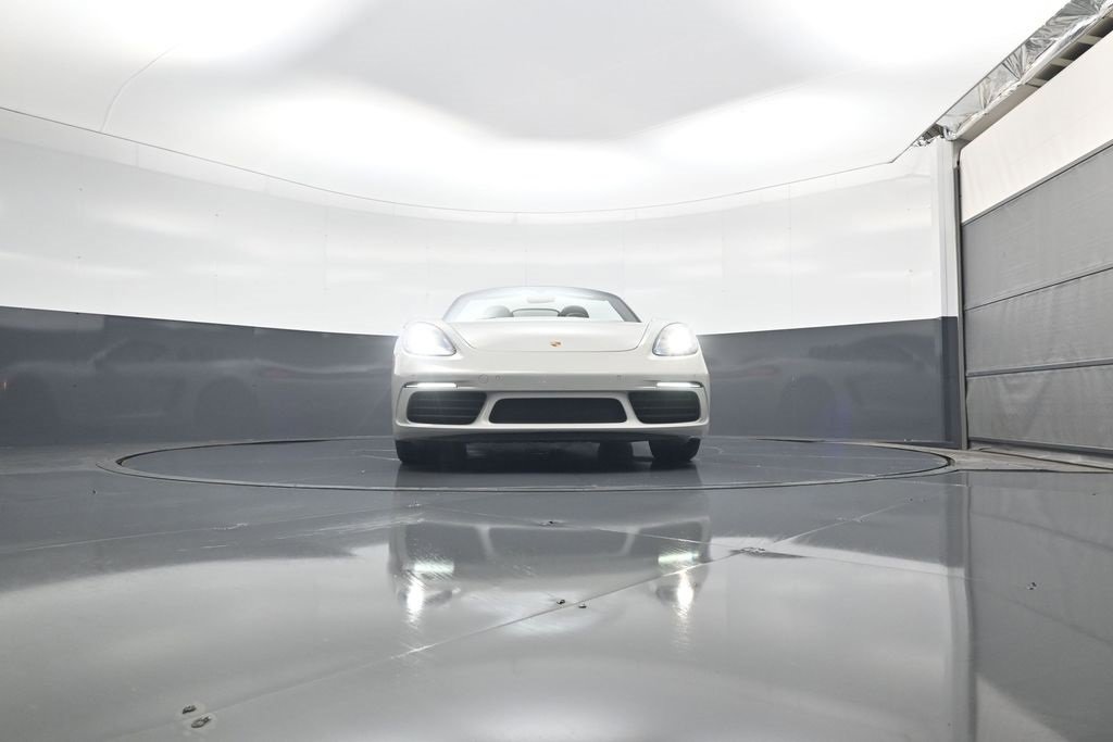 Used 2018 Porsche 718 Boxster image 19