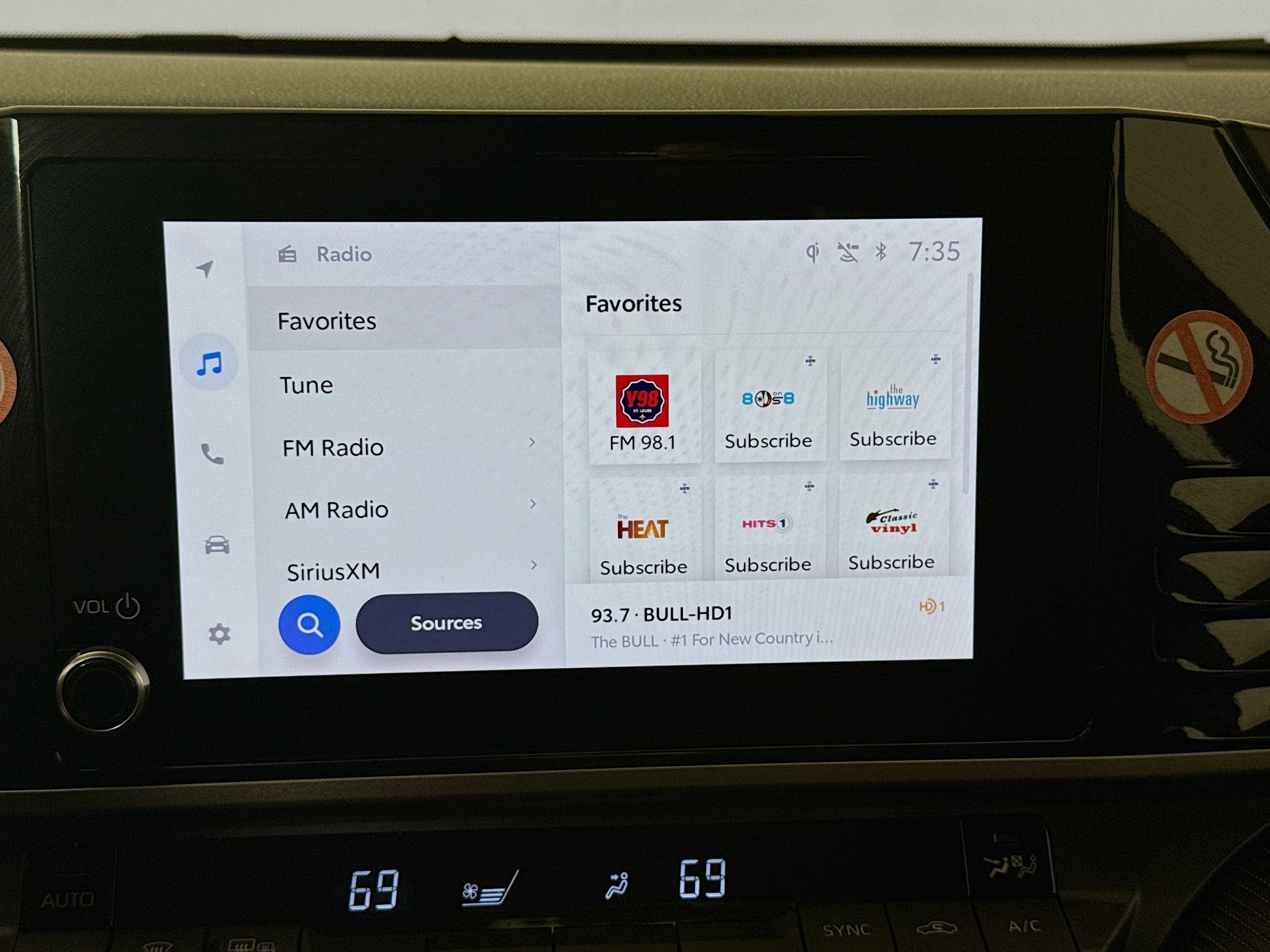 Used 2025 Toyota Camry SE image 14