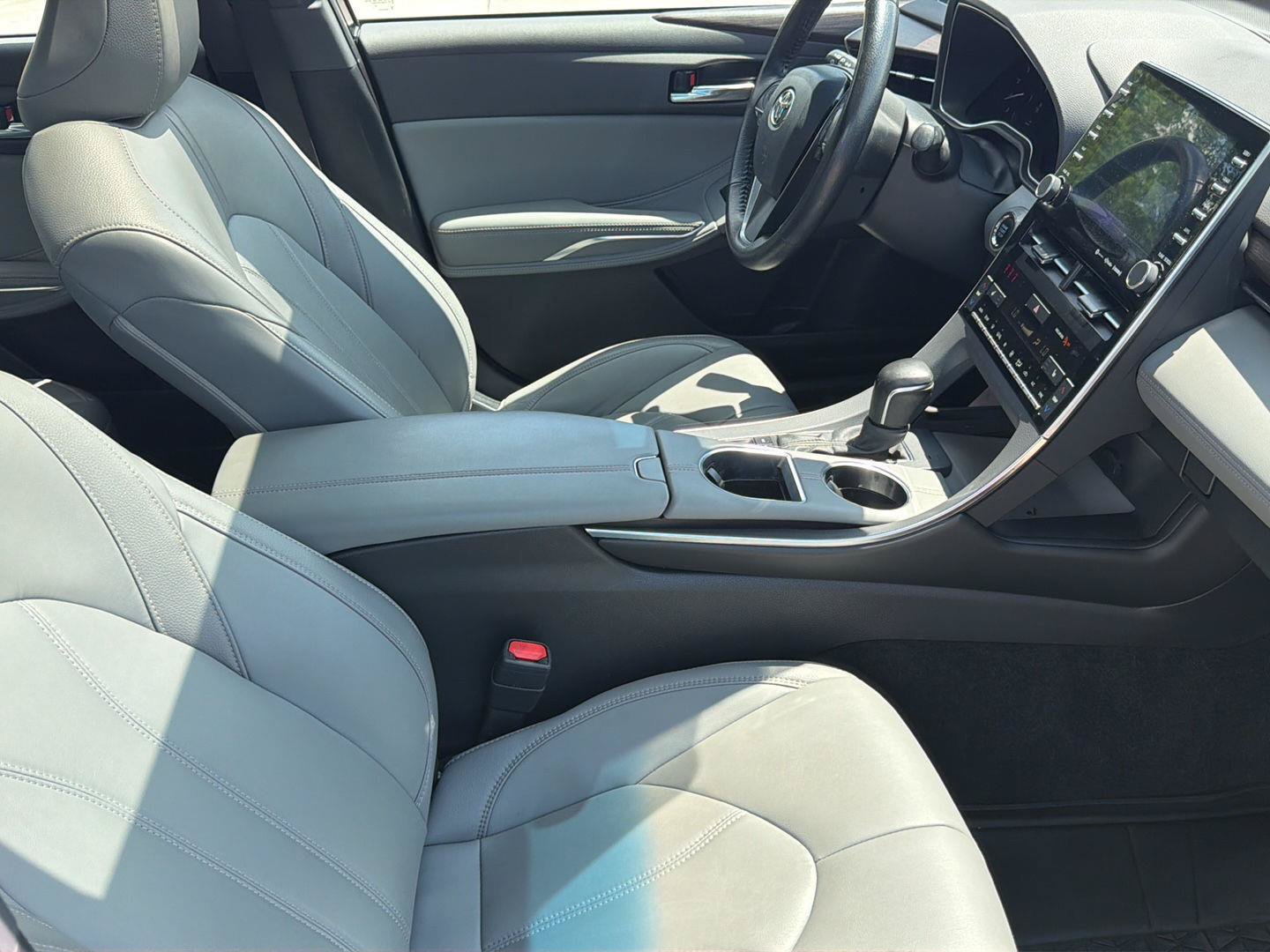 Used 2022 Toyota Avalon XLE w/ Moonroof Package FWD image 39