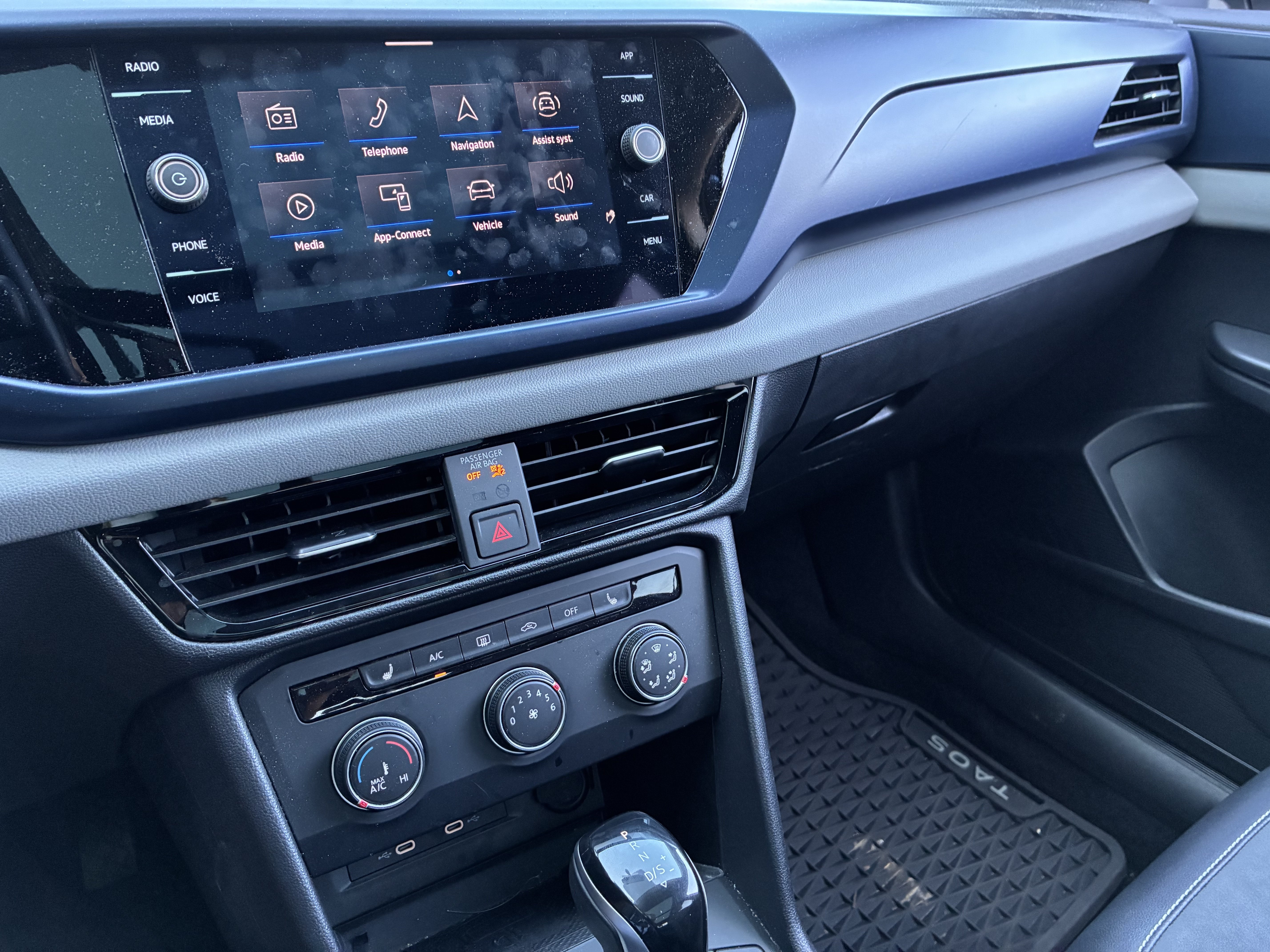 Certified 2022 Volkswagen Taos SE w/ Panoramic Sunroof Package FWD image 25