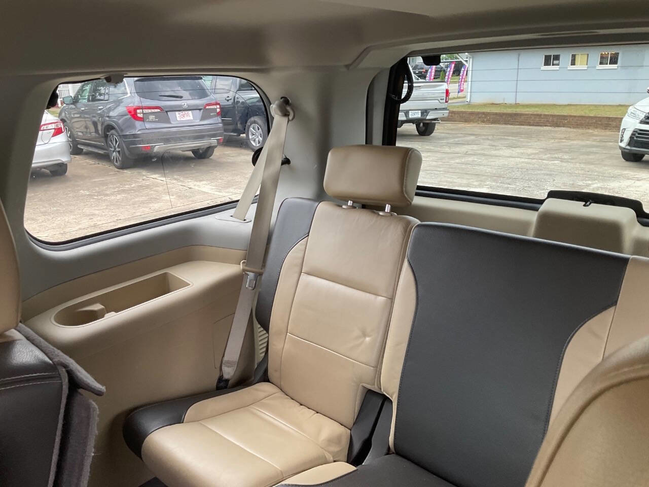 Used 2015 Nissan Armada Platinum w/ Platinum Reserve Package RWD image 13