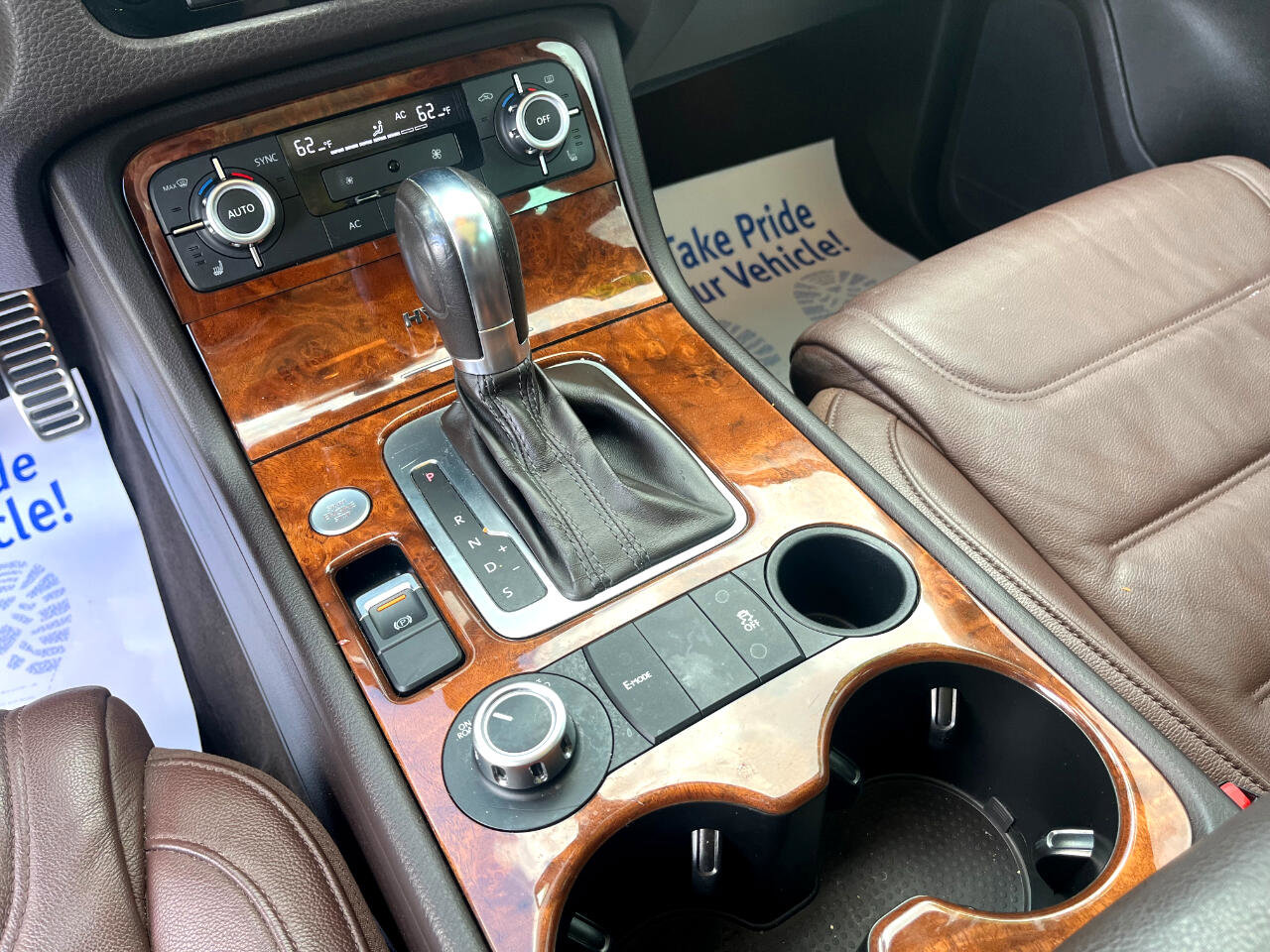 Used 2012 Volkswagen Touareg Hybrid image 31