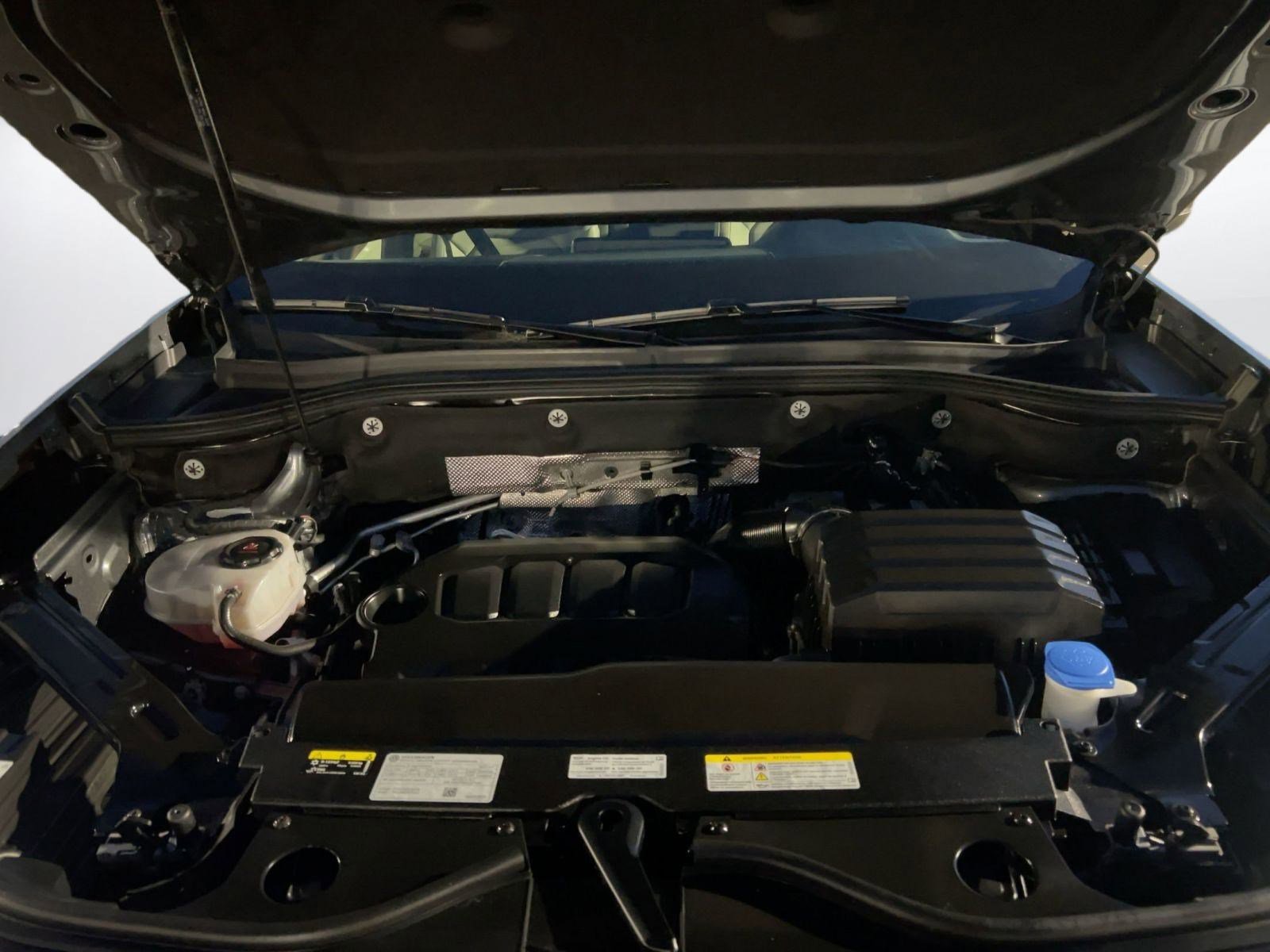 Certified 2025 Volkswagen Atlas SE image 30