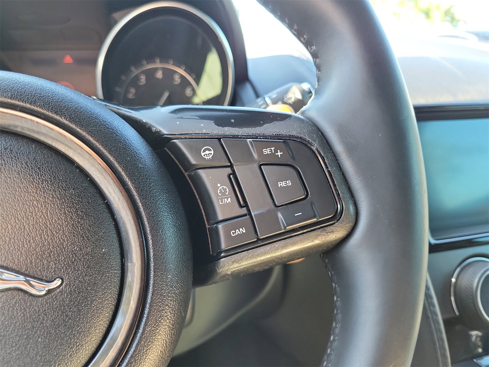 Used 2016 Jaguar F-TYPE S image 17