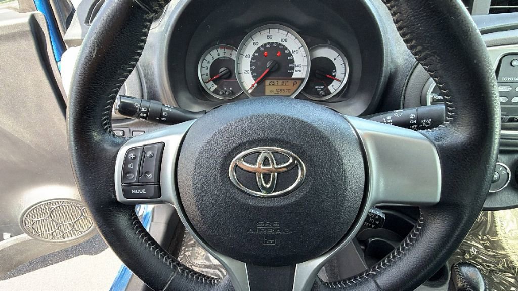 Used 2013 Toyota Yaris SE FWD image 17
