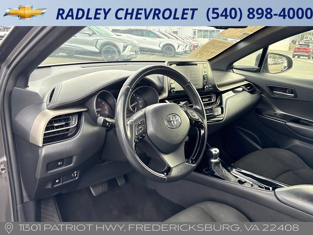 Used 2019 Toyota C-HR XLE FWD image 4