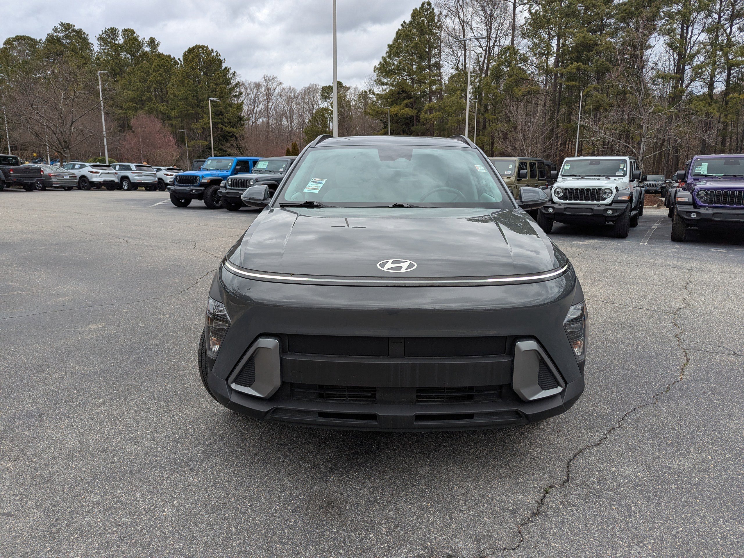 Used 2025 Hyundai Kona SEL image 2