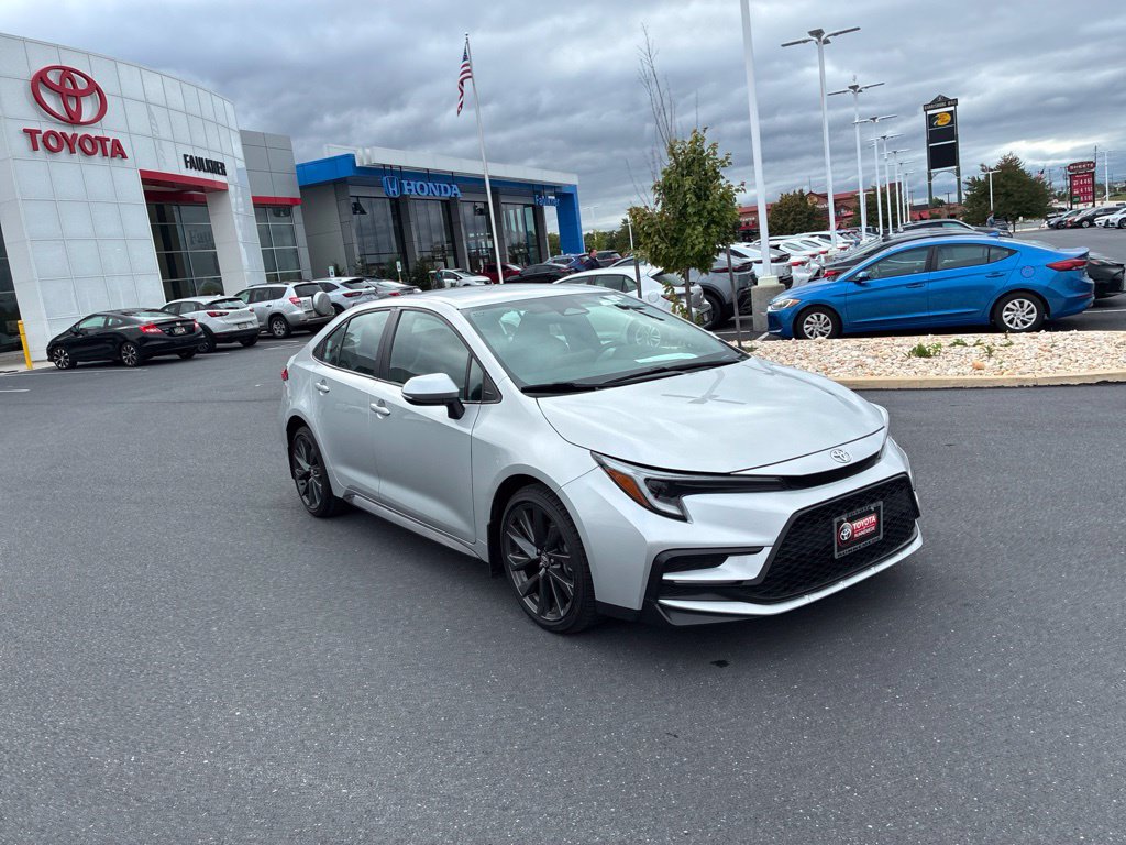 Used 2025 Toyota Corolla SE FWD image 1
