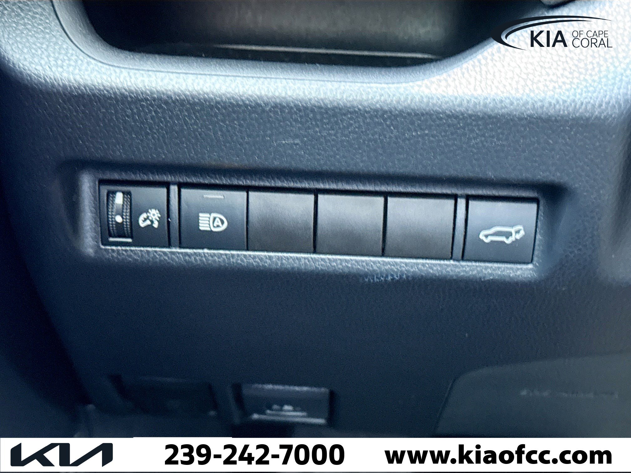 Used 2022 Toyota RAV4 XLE Premium image 27