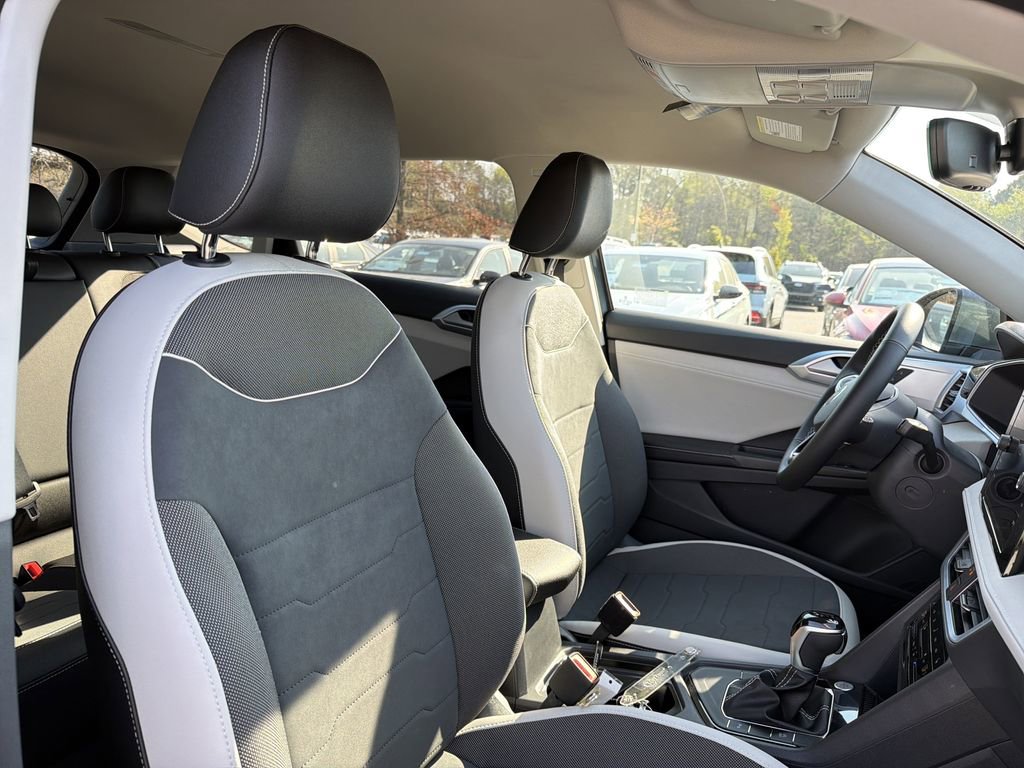 New 2026 Volkswagen Taos SE image 18