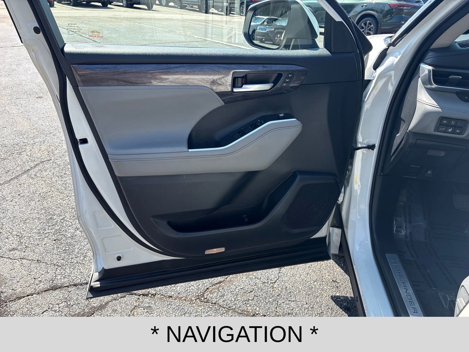 Used 2020 Toyota Highlander Limited image 10