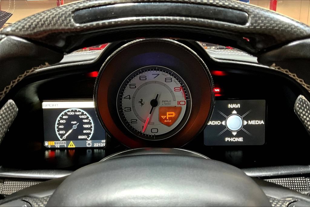 Used 2015 Ferrari 458 Italia Coupe RWD image 13